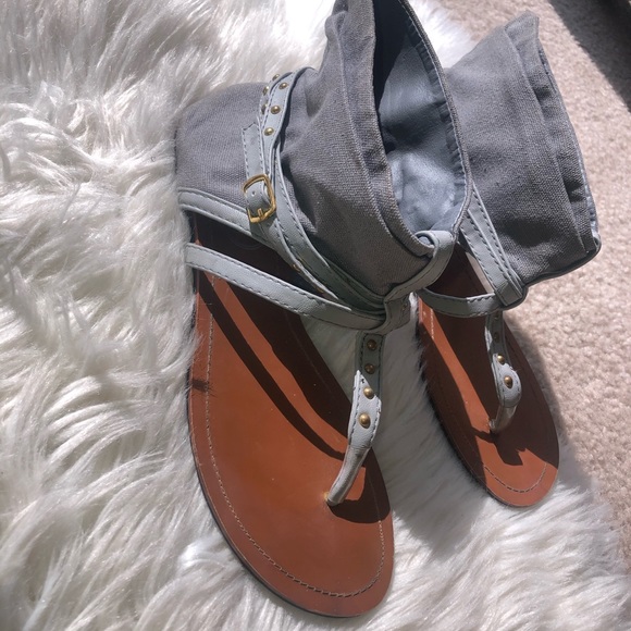 9 pairs of sandals - Picture 8 of 14